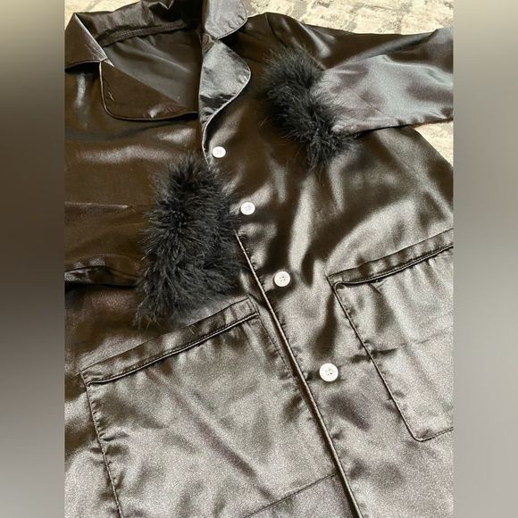 Feather Cuff/Silky Black Button up Womens Medium - Picture 7 of 7